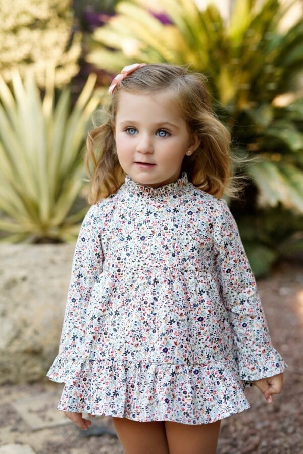 jesusito de bebe con estampado de flores
