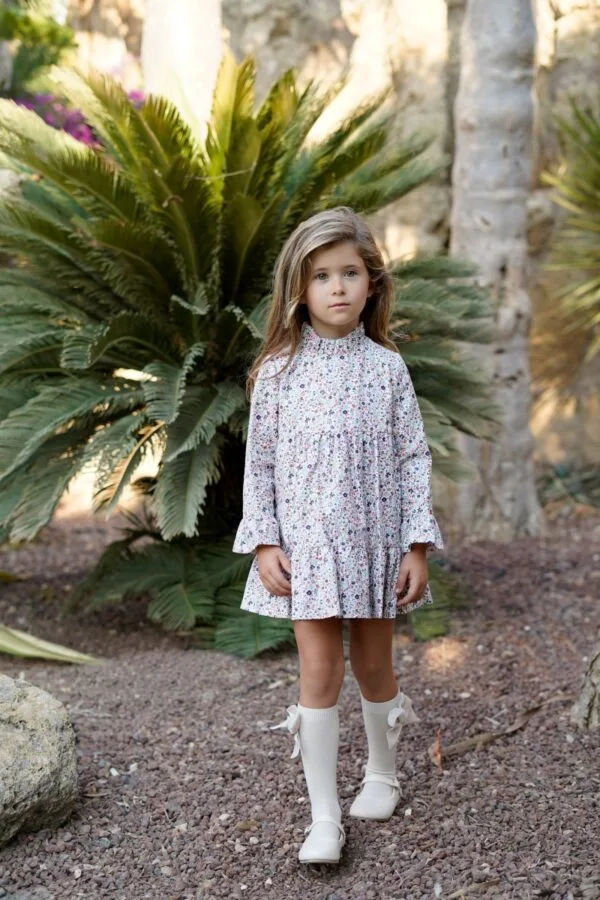 vestido de niña blanca valiente ribete azul
