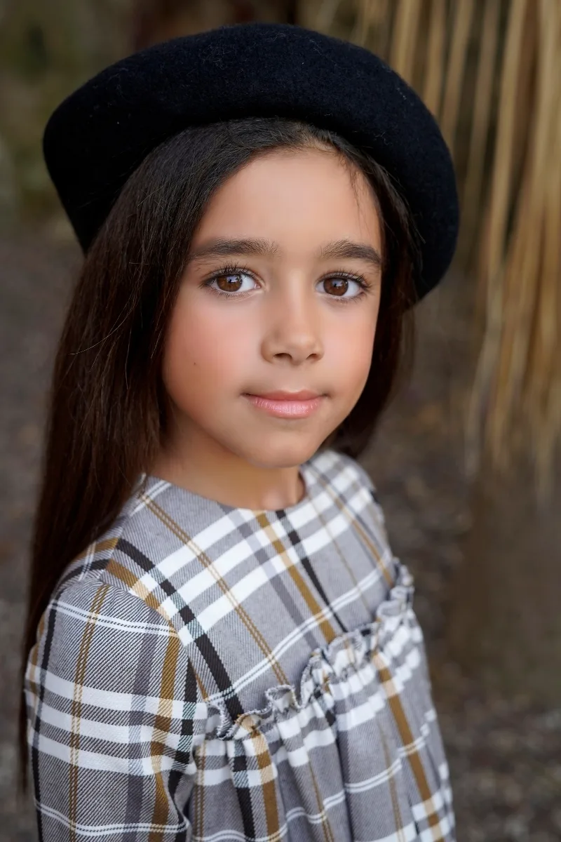 vestido de niña elegante gris